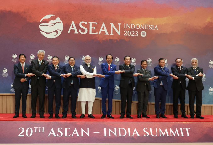 PM Narendra Modi with heads of nations at ASEAN Summit