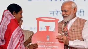 PM narendra Modi with Ujjwala scheme beneficiary