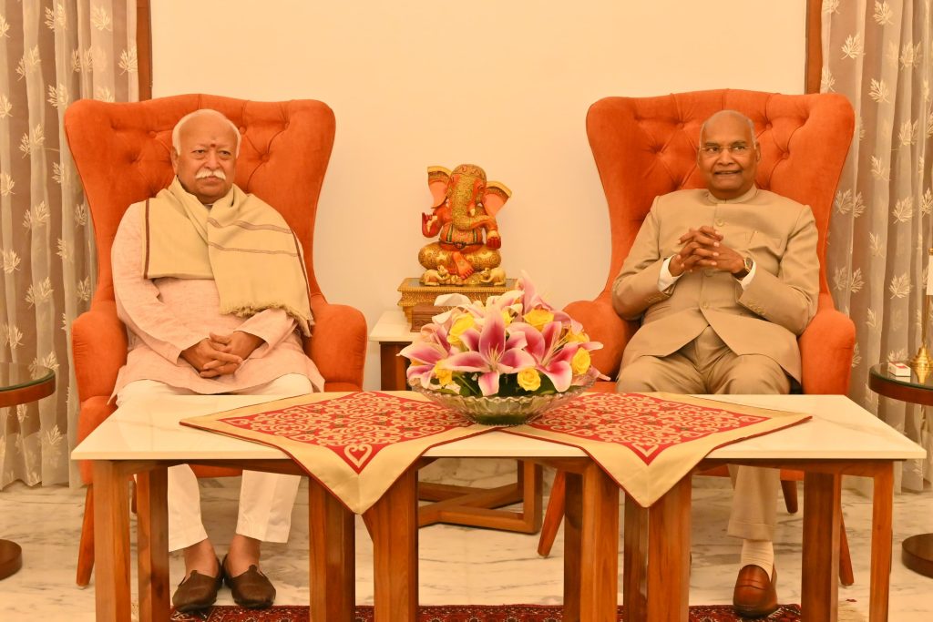 Former President Ram Nath Kovind with RSS chief Mohan Bhagwat