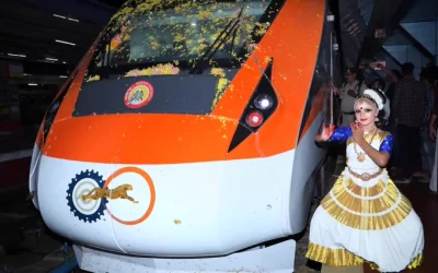 In a contemporary-classic blend, a Mohiniattam dancer graciously received the Kasaragod-Thiruvananthapuram Vande Bharat Express as it concluded the inaugural run. Credit Ministry of Railways