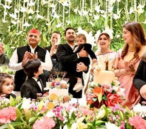 Akhilesh Yadav at function of marriage of daughter of BSP leader Afsal Ansari