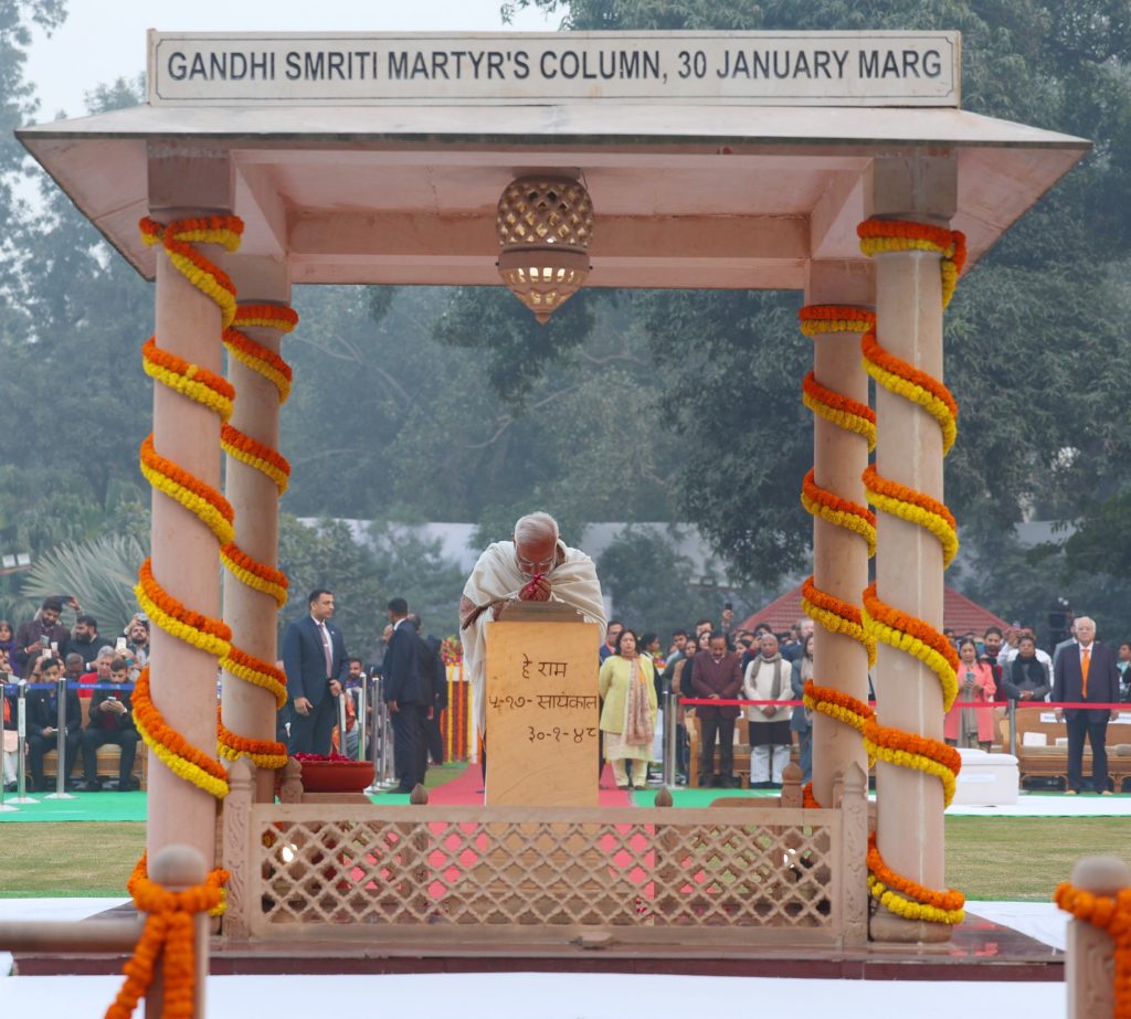 Narendra Modi at Gandhi Ghat