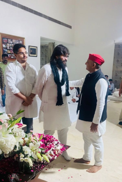 Abbas Bin Mukhtar Ansari with Akhilesh Yadav (Image credit X @AbbasAnsari__