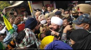 BJP candidate Hans Raj Hans surrounded by protesters in Punjab