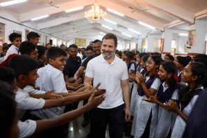 Rahul Gandhi with students of Navoday Vidyalaya