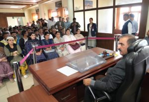 Himachal Prdaesh CM Sukhvinder Singh Sukhu meeting apple growers