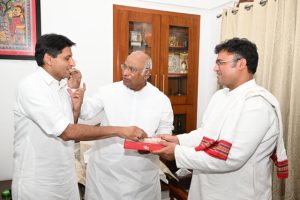 Congress president Mallikarjuna Kharge with Ashok Tanwar