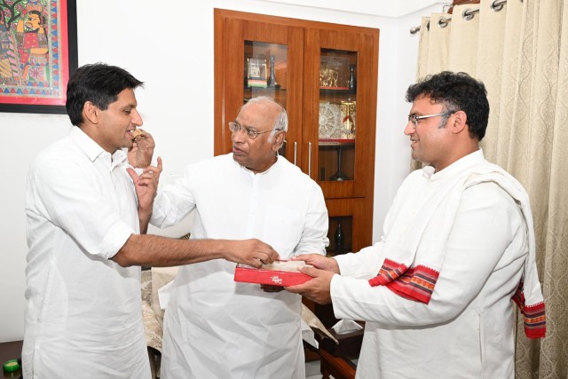 Congress president Mallikarjuna Kharge with Ashok Tanwar