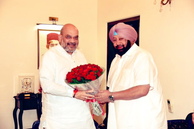 Union Minister for Home Affairs Amit Shah with former Punjab CM Captain Amarinder Singh (File)