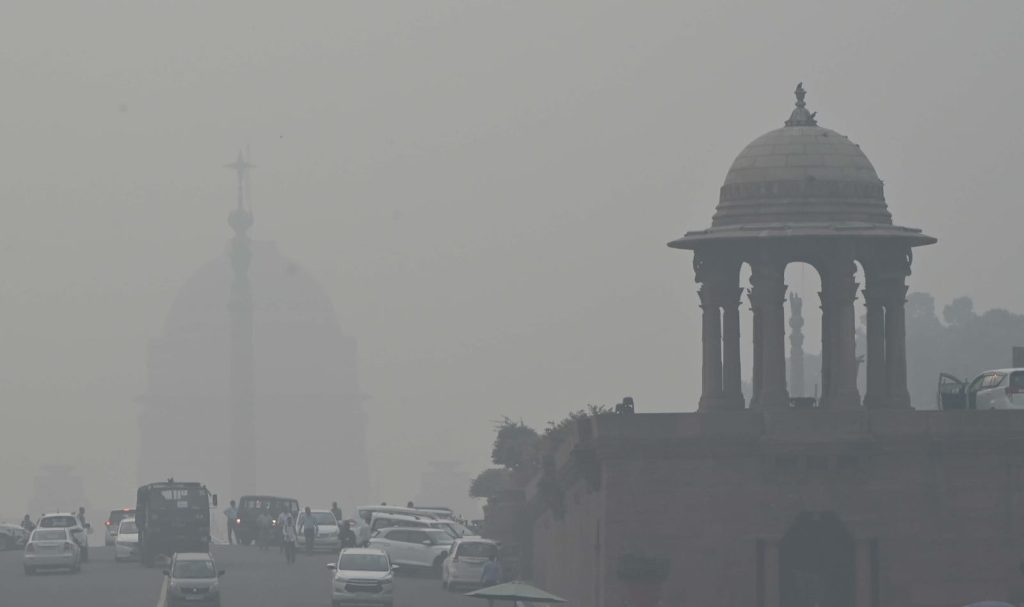 A Thick layer of smog engulfs Kartavya Path in New Delhi (Image credit The Raisina Hills)