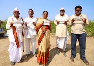 Cotton farmers of Marathwada in Maharashtra Image credit X.com @RahulGandhi