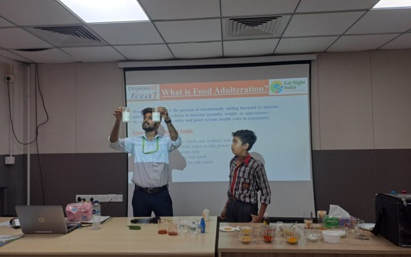 Students at FSSAI-ERO, Kolkata. Image credit @fssaiindia