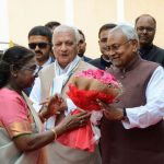 Bihar CM Nitish Kumar receives President Droupadi Murmu at Patna Airport!