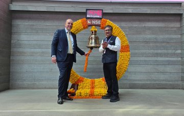 Walter Ferrara, Consul General of Italy rang the bell at NSE on Thursday !