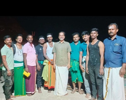 Billionaire Sridhar Vembu with a group of 40 people at Thoranamalai Murugan temple.