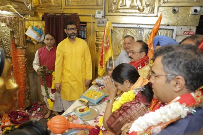 Delhi CM Rekha Gupta ahead of presenting Budget 2025 at a temple !