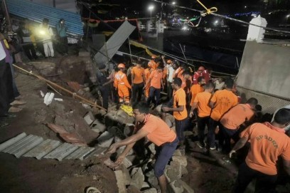 Rescue operations at Wall Collapse at Simhachalam Temple in Visakhapatnam !