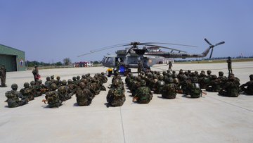 Soldiers of #PantherDivision and the #IAF hone drills and procedures for Special Heliborne Operations.
