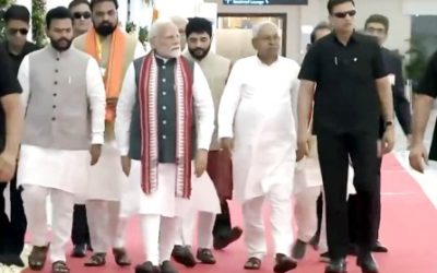 PM Narendra Modi with Bihar CM Nitish Kumar in Patna on Thursday !