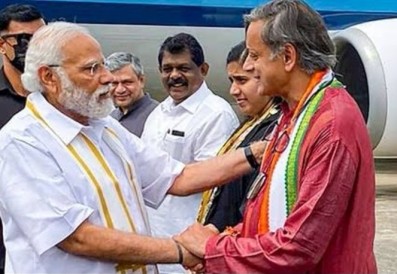 PM Narendra Modi with Congress MP Shashi Tharoor !