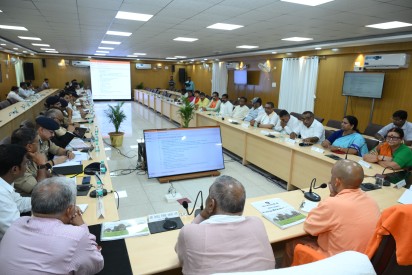 UP CM Yogi Adityanath takes a review meeting in Kanpur !