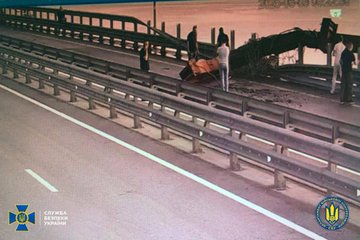 Crimean Bridge damaged after Ukraine attack !
