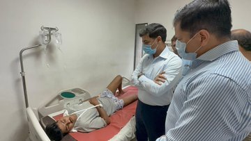 Mumbai Rail Tragedy mishap victim getting treatment at a local hospital !