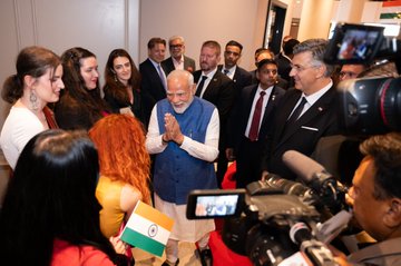 PM Narendra Modi given a cultural welcome on arrival in Croatia!
