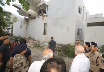 Union Minister Amit Shah at the Air India plane crash site!