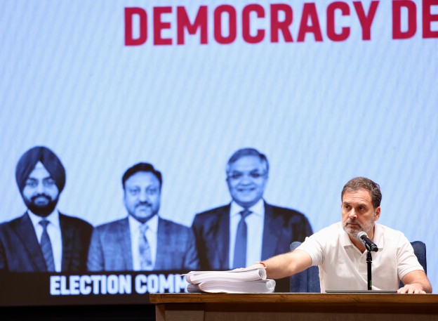 Congress leader Rahul Gandhi in New Delhi on Thursday held presser on voter fraud!