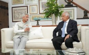 EAM S Jaishankar with former Sri Lankan President Ranil Wickremesinghe (File)