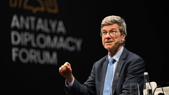 Economist Jeffrey Sachs!