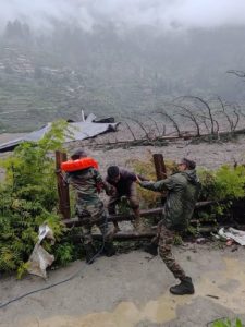 Indian Army carries rescue operations in Dharali village in Uttarakhand!