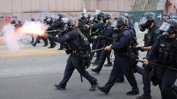 Los Angeles security crackdown against protestors of antimigrant policy of the US!