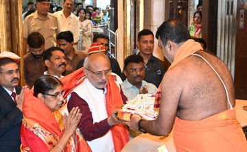 Maharashtra Governor CP Radhakrishnan at Siddhi Vinayak Temple on Sunday!