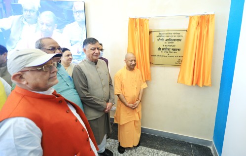 Uttar Pradesh Chief Minister Yogi Adityanath visited Legislative council on Sunday!