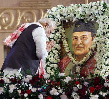 PM Narendra Modi pays tribute to Bharat Ratna Bhupen Hazarika!