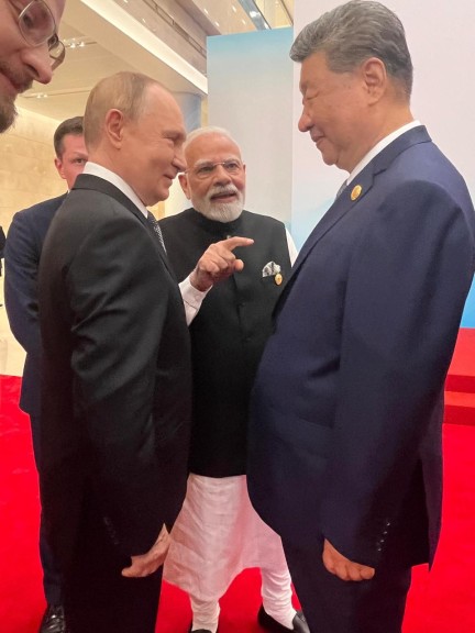 Prime Minister Narendra Modi with Chinese and Russian President Xi Jinping and Vladimir Putin at SCO Summit!