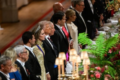 US President Donald Trump delivers remarks at State Banquet at Windsor Castle !