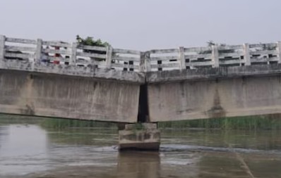 Araria Bridge sinks from mid in Bihar.