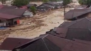 Indonesia floods kill over 300 while several are still missing.