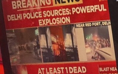 TV screens showing Delhi blast as breaking news.