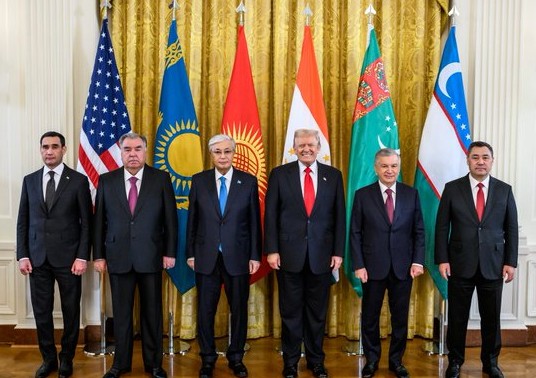 US President Donald Trump with Central Asian leaders.