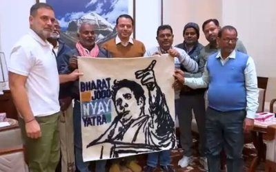 Congress leader Rahul Gandhi with Bhadohi weavers.