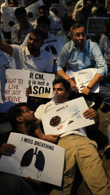 NSUI activists protest against air pollution in Delhi.