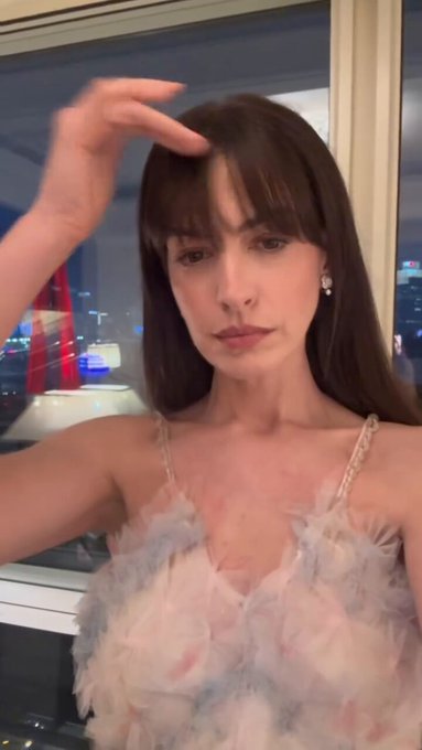 Anne Hathaway Says “Inshallah” in Viral Interview Clip.