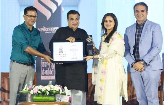 Union Minister Nitin Gadkari with management of Supriya LifeScience.