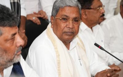 Karnataka leaders Siddaramaiah and D.K. Shivakumar together during the Congress leadership transition as the state prepares for a change of Chief Minister.