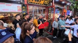 Nvidia CEO Jensen Huang Eats Beijing Zhajiangmian at Michelin-Recognized Restaurant.