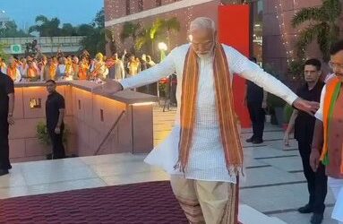 PM Narendra Modi at the BJP headquarters after Elections206 results.